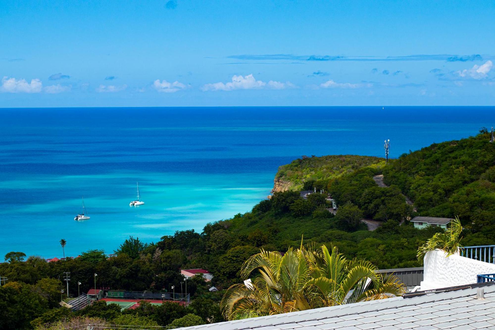 Trade Winds Hotel Dickenson Bay Exterior photo